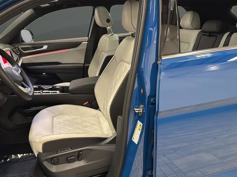 Used 2025 Volkswagen Atlas Cross Sport SEL Premium R-Line image 9