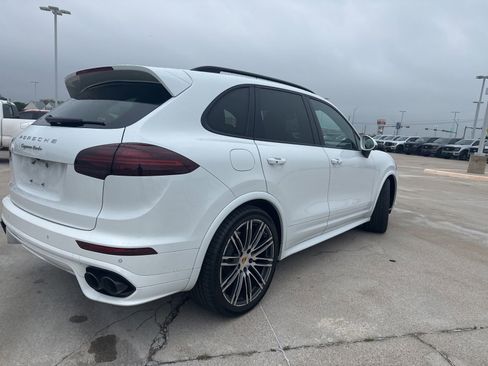 Used 2016 Porsche Cayenne Turbo AWD/4WD image 3