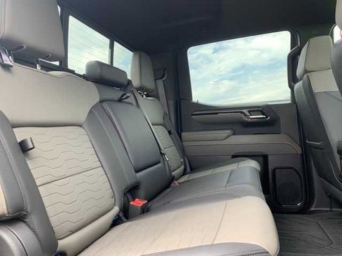 Used 2024 Chevrolet Silverado 1500 ZR2 image 26