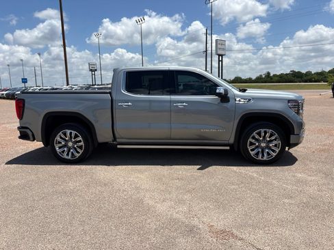 Used 2025 GMC Sierra 1500 Denali w/ Denali Reserve Package AWD/4WD image 7