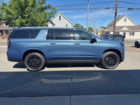 Used 2026 Chevrolet Suburban High Country AWD/4WD image 5