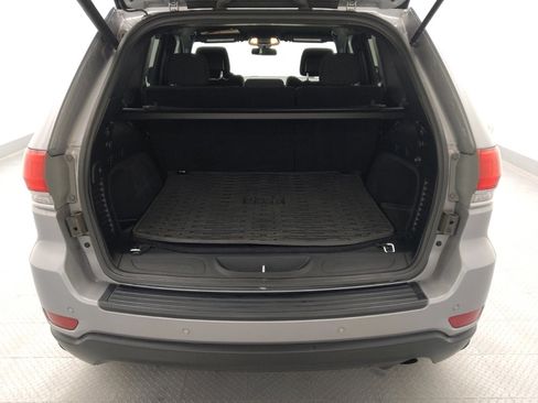 Used 2018 Jeep Grand Cherokee Laredo AWD/4WD image 29