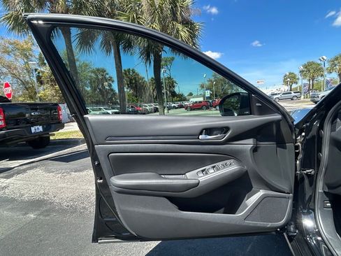 Used 2024 Nissan Altima 2.5 SV image 29