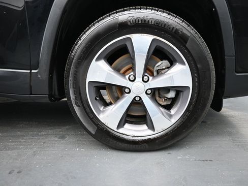 Used 2020 Jeep Cherokee Limited image 10