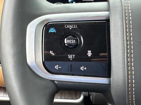 Used 2025 Nissan Armada Platinum Reserve w/ Convenience Package RWD image 31