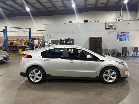 Used 2014 Chevrolet Volt FWD image 6