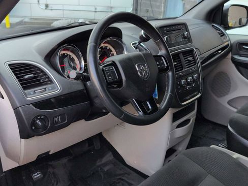 Used 2015 Dodge Grand Caravan SE image 10