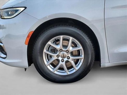 Used 2022 Chrysler Pacifica Touring-L FWD image 24