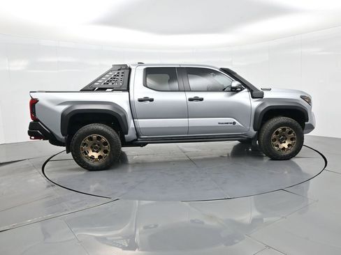 Used 2024 Toyota Tacoma Trailhunter image 5