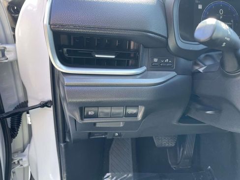 Used 2025 Toyota Grand Highlander AWD image 32