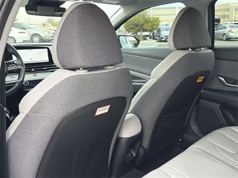 Certified 2025 Hyundai Elantra Limited image 15