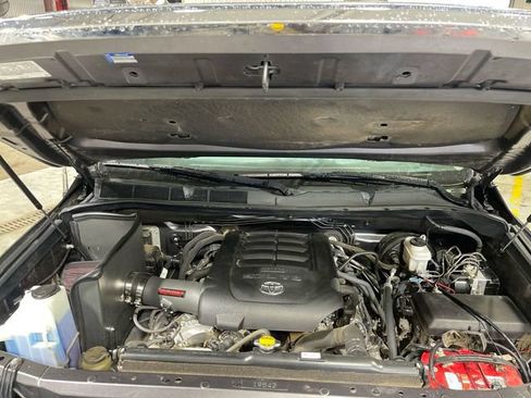 Used 2017 Toyota Tundra Limited w/ Limited Premium Package AWD/4WD image 25