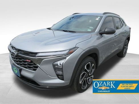 Certified 2025 Chevrolet Trax RS w/ Driver Confidence Package FWD image 1