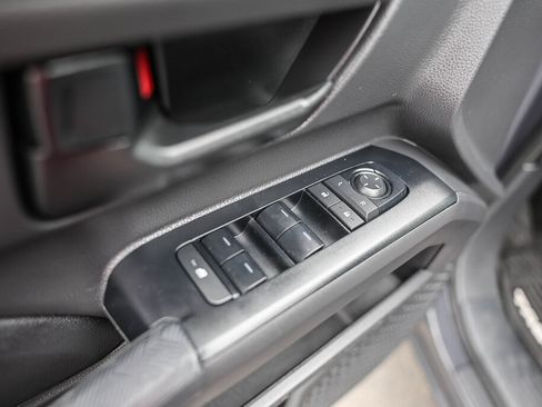 Certified 2025 Toyota Tacoma SR5 AWD/4WD image 10