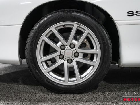 Used 2000 Chevrolet Camaro Z28 w/ SS Performance/Appearance Pkg RWD image 9