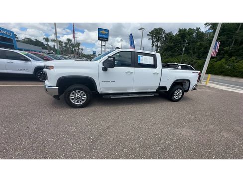Used 2025 Chevrolet Silverado 2500 LT w/ Convenience Package AWD/4WD image 4
