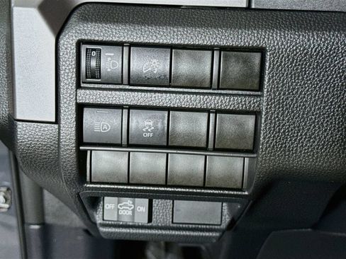 Used 2025 Toyota Tacoma TRD Off-Road AWD/4WD image 19