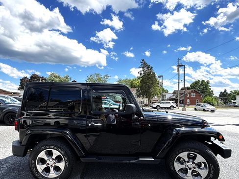 Used 2017 Jeep Wrangler Sahara w/ Connectivity Group AWD/4WD image 6