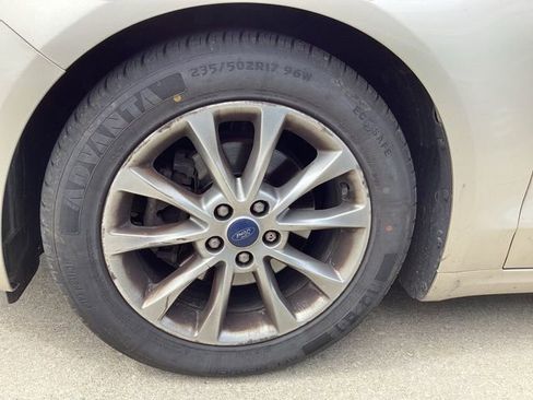 Used 2017 Ford Fusion SE w/ Fusion SE Technology Package image 5