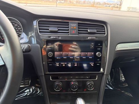 Used 2019 Volkswagen Golf Alltrack SE image 16