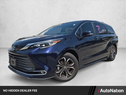 Used 2025 Toyota Sienna Platinum AWD/4WD image 1