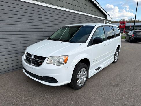 Used 2016 Dodge Grand Caravan SE w/ Quick Order Package 29E SE image 32