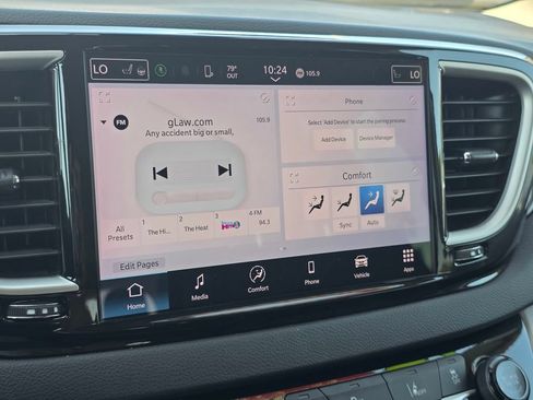Certified 2024 Chrysler Pacifica Touring-L FWD image 26