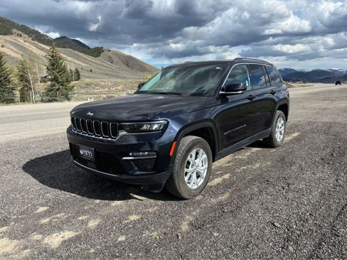 New 2023 Jeep Grand Cherokee Limited w/ Luxury Tech Group II image 8