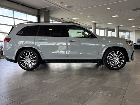 New 2025 Mercedes-Benz GLS 580 4MATIC image 2