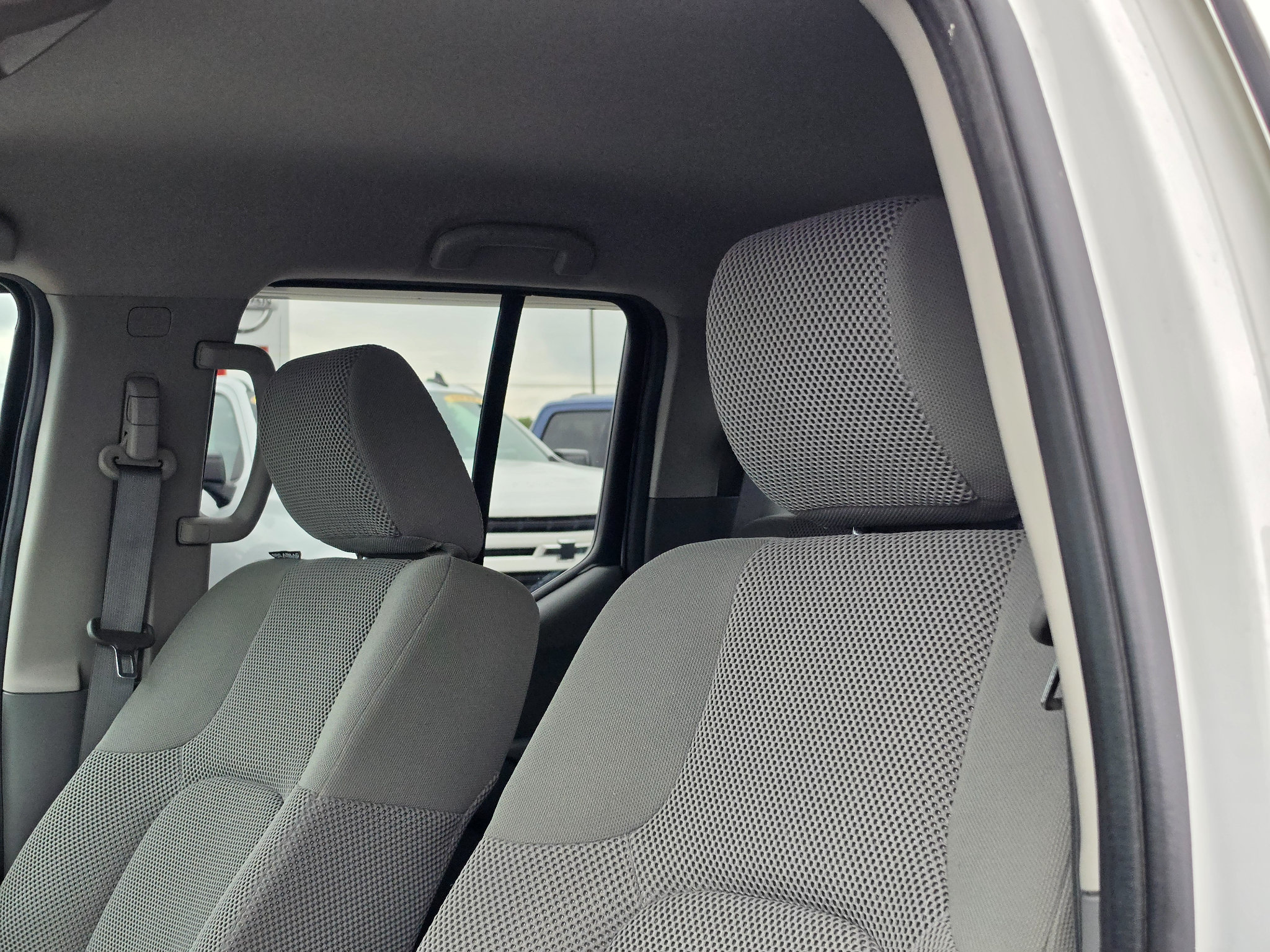 Used 2017 Nissan Frontier SV w/ SV Value Truck Package AWD/4WD image 22