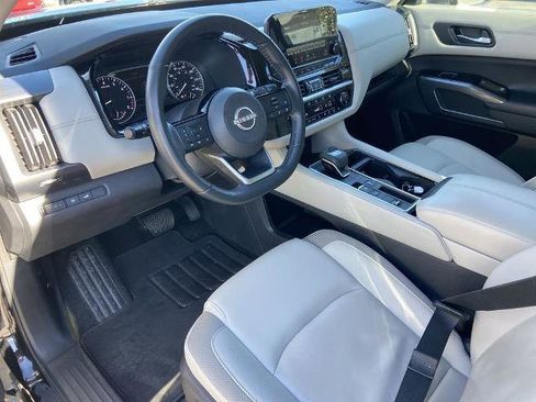 Used 2022 Nissan Pathfinder SL image 6