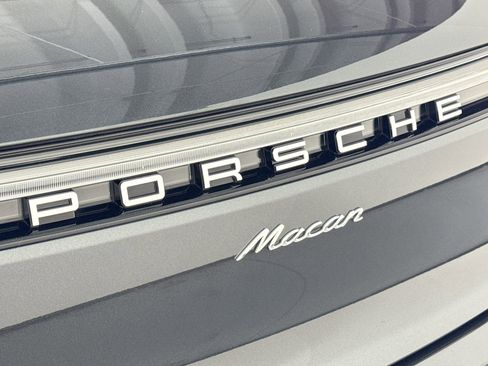 Certified 2025 Porsche Macan AWD/4WD image 26