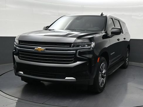 Used 2023 Chevrolet Suburban LT RWD image 9