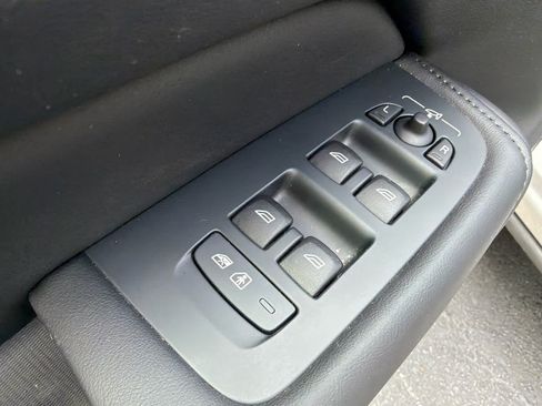 Used 2025 Volvo XC60 B5 Plus AWD/4WD image 25