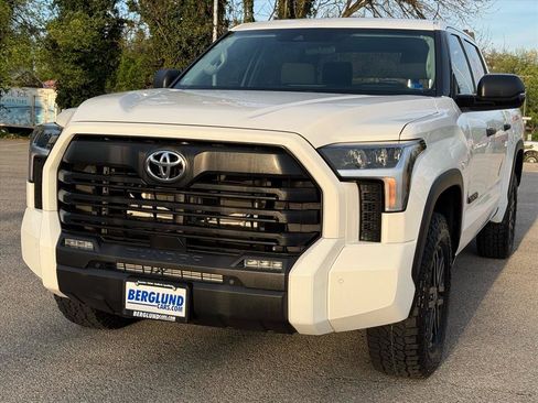 Used 2023 Toyota Tundra SR5 w/ SR5 Convenience Package AWD/4WD image 9