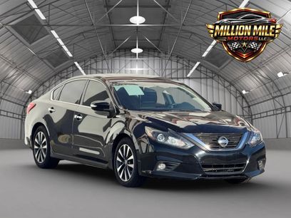Used 2017 Nissan Altima 2.5 SL w/ 2.5 Technology Package