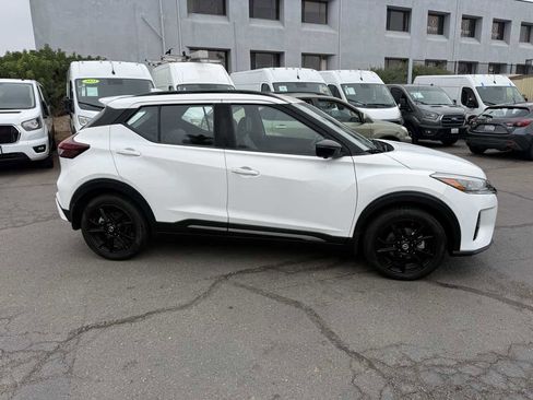 Used 2021 Nissan Kicks SR w/ SR Premium Package FWD image 12