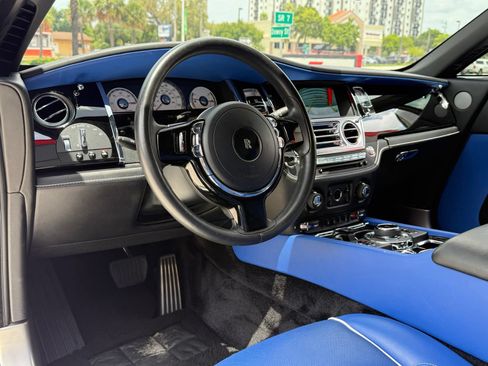 Used 2019 Rolls-Royce Wraith RWD image 18