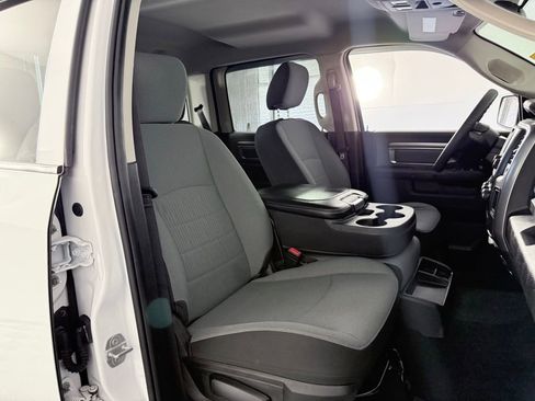 Used 2022 RAM 1500 Classic SLT image 12