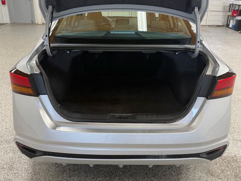 Used 2025 Nissan Altima 2.5 SV FWD image 10