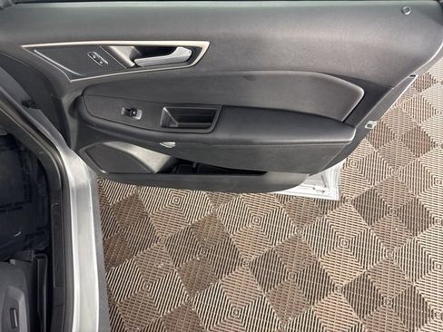 Used 2024 Ford Edge SEL image 9