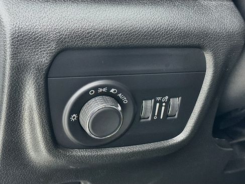 Used 2023 Jeep Grand Cherokee L Laredo RWD image 10