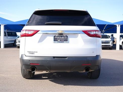 Used 2021 Chevrolet Traverse LT w/ LT Premium Package image 5