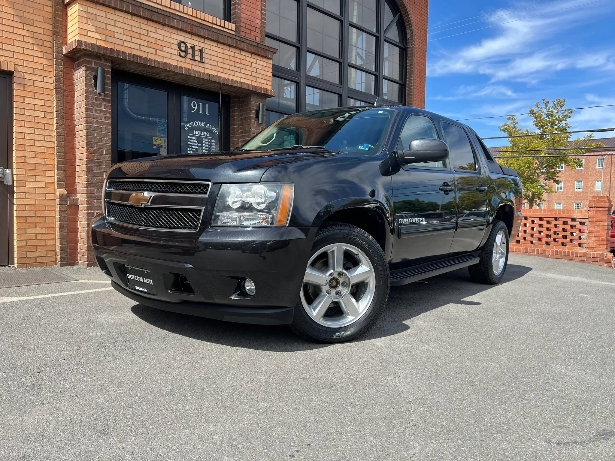 Used 2010 Chevrolet Avalanche LT w/ Luxury Package AWD/4WD image 2