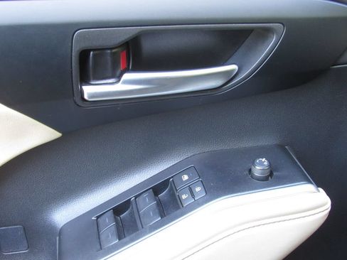 Certified 2025 Toyota Highlander XLE AWD/4WD image 38