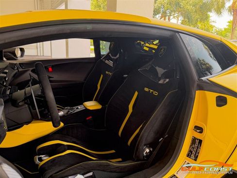 Used 2022 Lamborghini Huracan STO RWD image 21