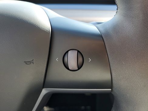 Used 2023 Tesla Model Y Long Range image 24