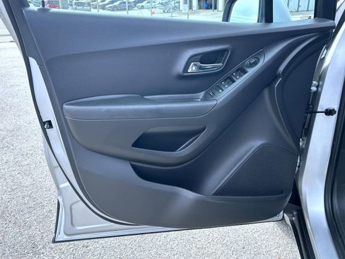 Certified 2019 Chevrolet Trax LS w/ Tint and Cruise Package AWD/4WD image 9