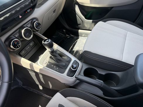 Certified 2022 Hyundai Venue SEL FWD image 13