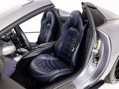 Used 2021 Ferrari 812 GTS RWD image 18
